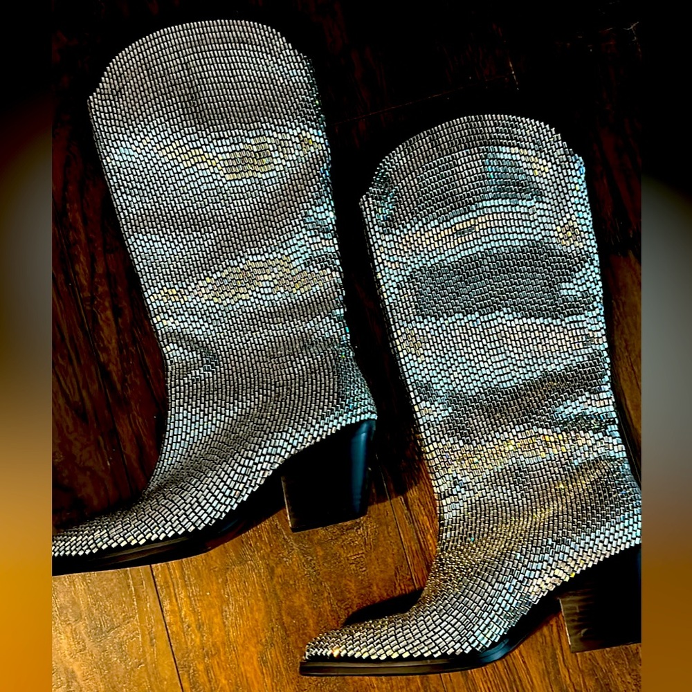 Buckle boots